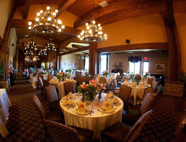 Country-Club-w-Table-Centerpieces
