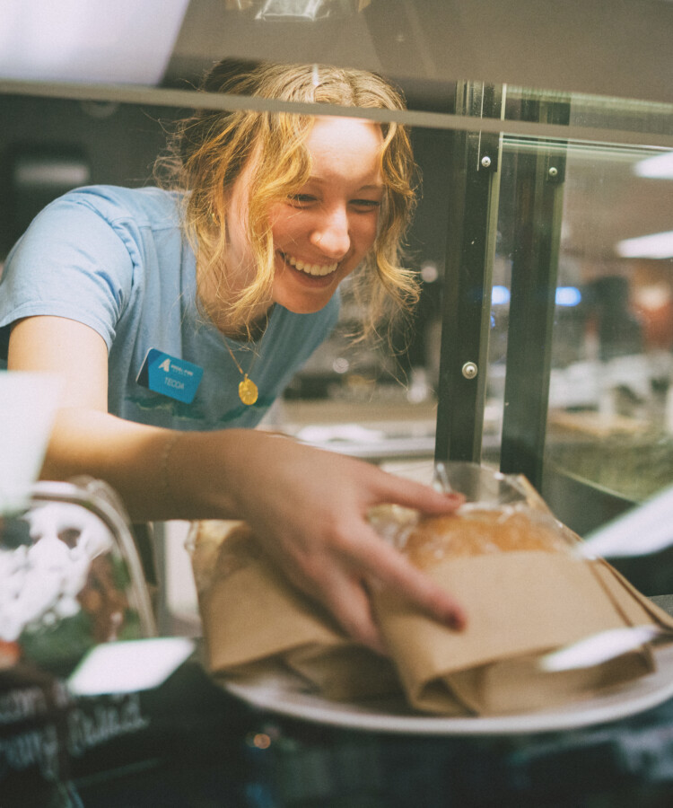 2025-05_liftcafestaff-01081